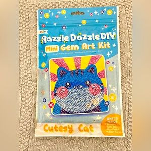 Razzle Dazzle Gem Art Cutesy Cat